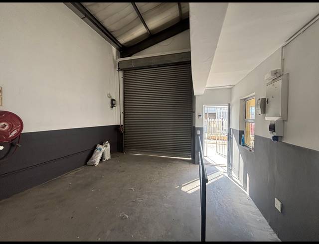 275M² WAREHOUSE TO LET IN STRAND INDUSTRIA